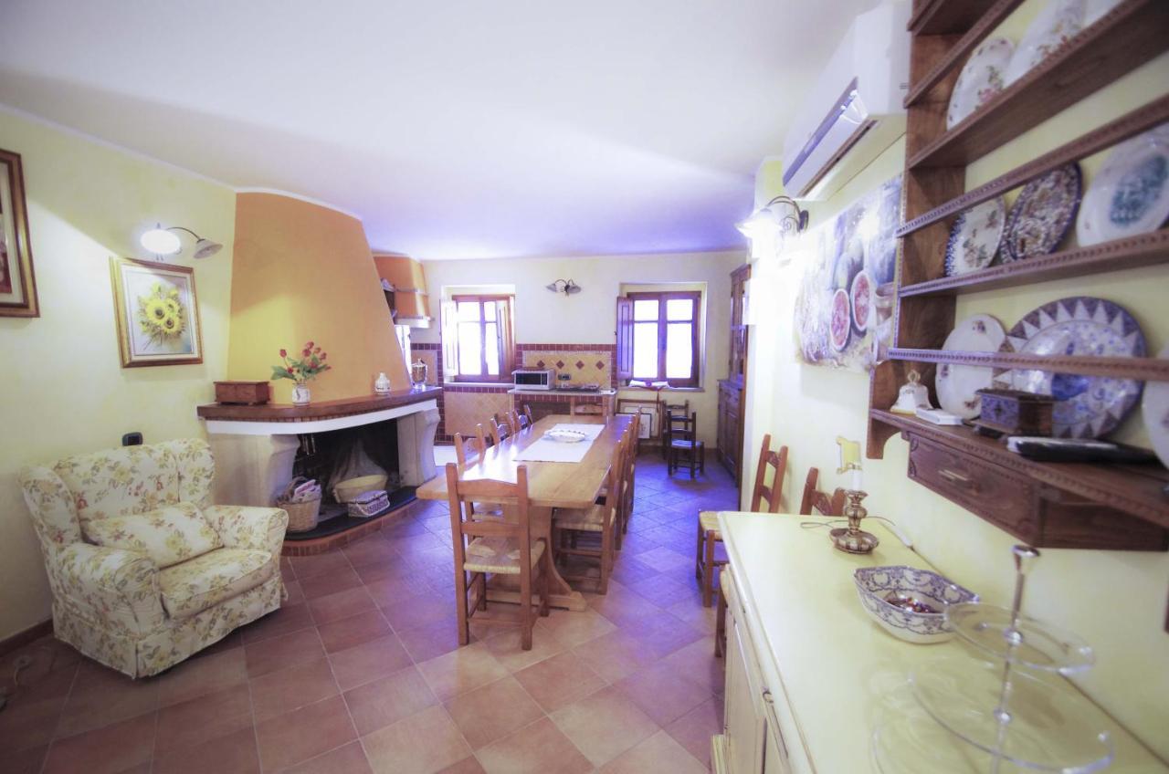 Casa De Ajala - B&B De Charme In Antica Dimora Totalmente Ristrutturata E Dotata Di Tutti I Confort Bagni Privati Spazio Living Patio Esterno Ambienti Climatizzati Degustazioni Prodotti Locali Làconi 외부 사진