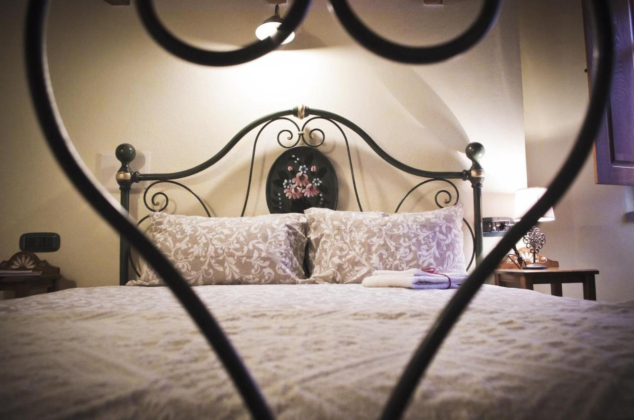 Casa De Ajala - B&B De Charme In Antica Dimora Totalmente Ristrutturata E Dotata Di Tutti I Confort Bagni Privati Spazio Living Patio Esterno Ambienti Climatizzati Degustazioni Prodotti Locali Làconi 외부 사진