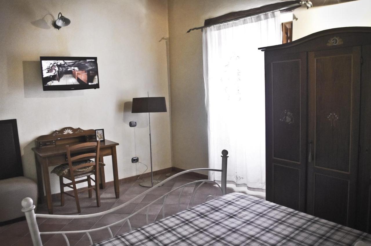 Casa De Ajala - B&B De Charme In Antica Dimora Totalmente Ristrutturata E Dotata Di Tutti I Confort Bagni Privati Spazio Living Patio Esterno Ambienti Climatizzati Degustazioni Prodotti Locali Làconi 외부 사진