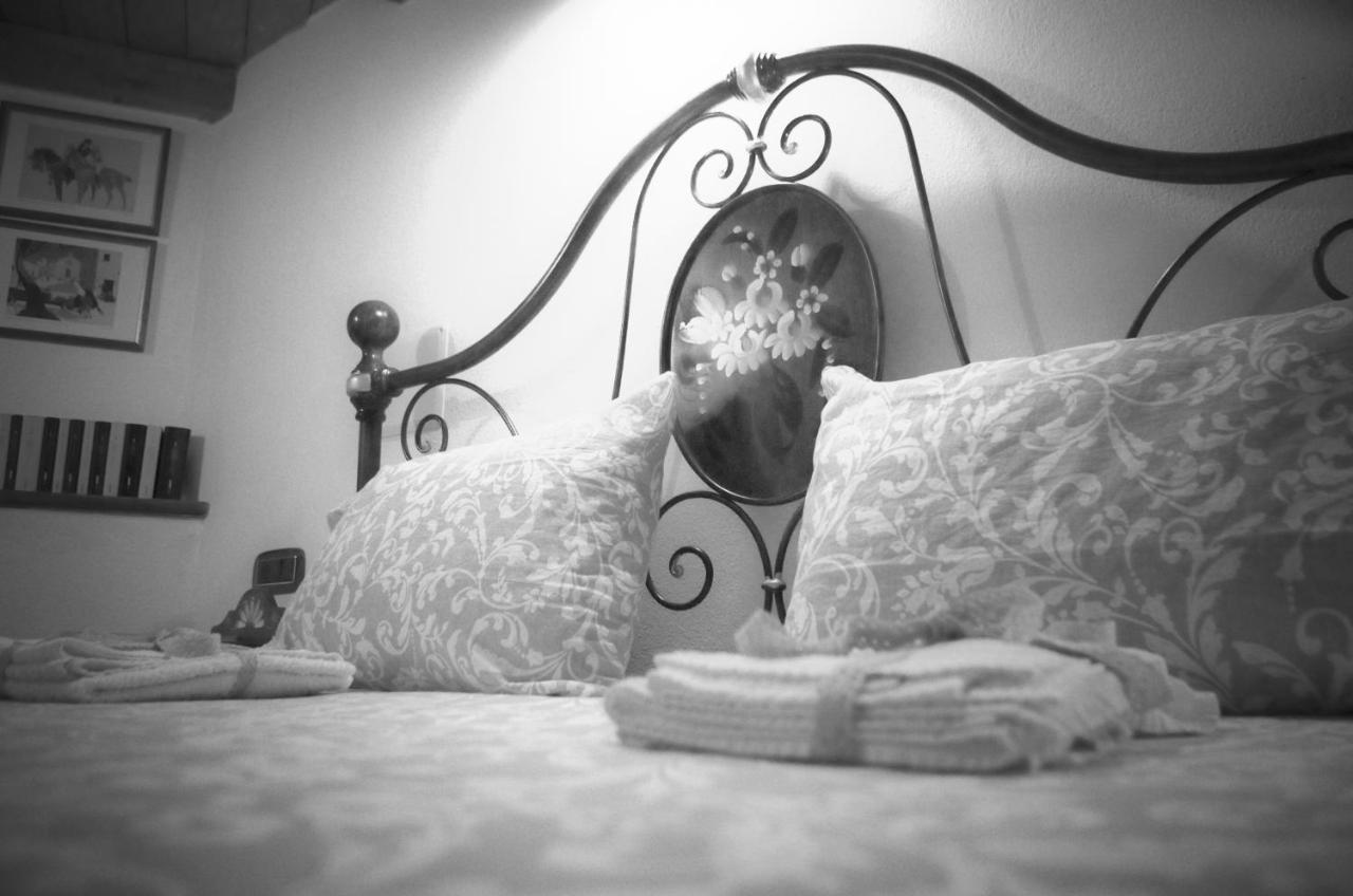 Casa De Ajala - B&B De Charme In Antica Dimora Totalmente Ristrutturata E Dotata Di Tutti I Confort Bagni Privati Spazio Living Patio Esterno Ambienti Climatizzati Degustazioni Prodotti Locali Làconi 외부 사진