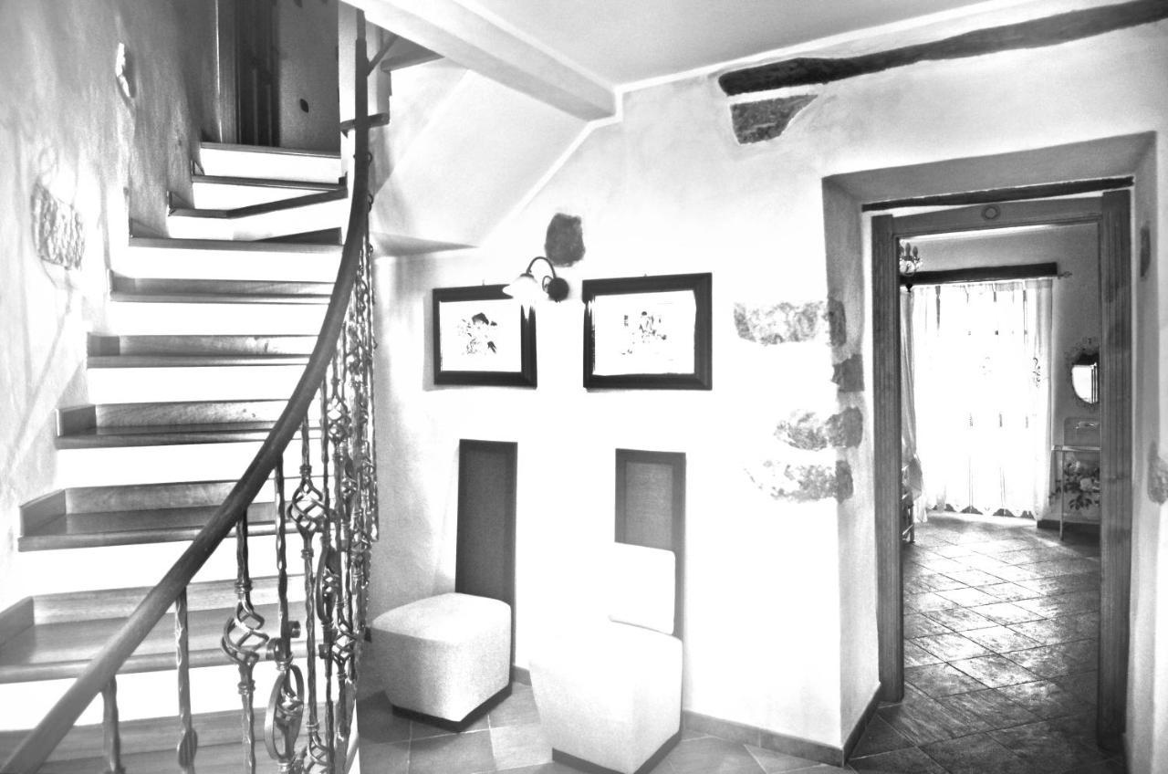 Casa De Ajala - B&B De Charme In Antica Dimora Totalmente Ristrutturata E Dotata Di Tutti I Confort Bagni Privati Spazio Living Patio Esterno Ambienti Climatizzati Degustazioni Prodotti Locali Làconi 외부 사진