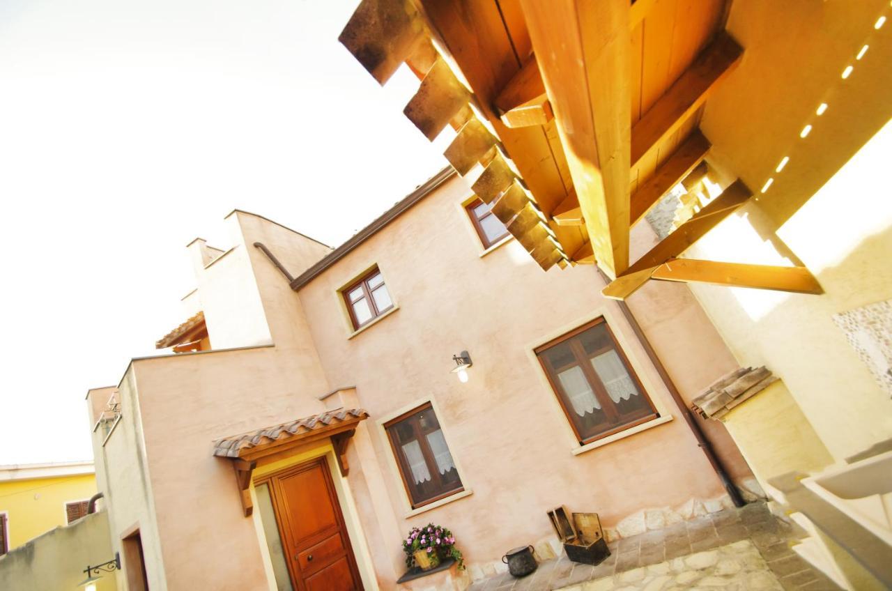 Casa De Ajala - B&B De Charme In Antica Dimora Totalmente Ristrutturata E Dotata Di Tutti I Confort Bagni Privati Spazio Living Patio Esterno Ambienti Climatizzati Degustazioni Prodotti Locali Làconi 외부 사진