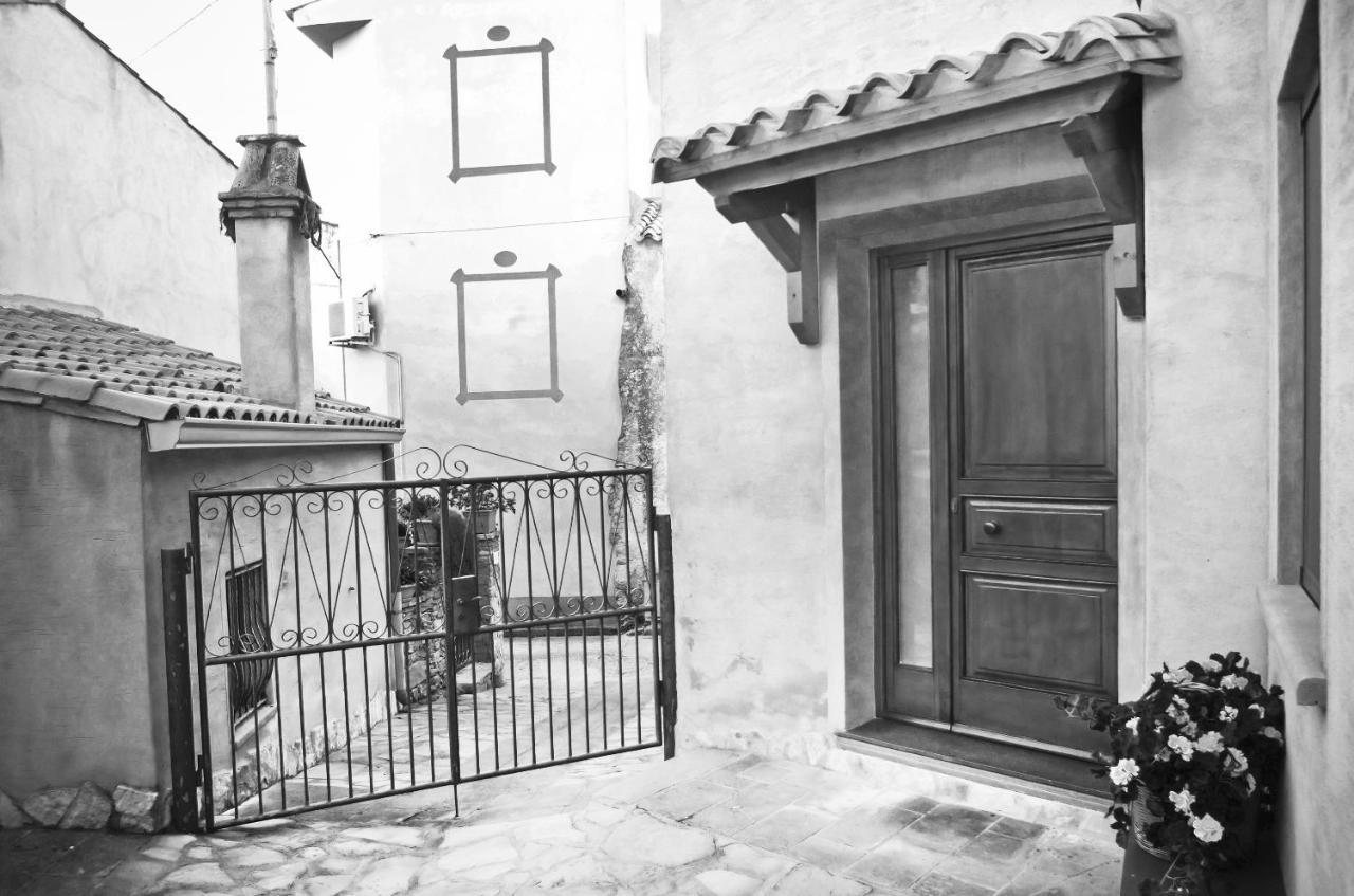 Casa De Ajala - B&B De Charme In Antica Dimora Totalmente Ristrutturata E Dotata Di Tutti I Confort Bagni Privati Spazio Living Patio Esterno Ambienti Climatizzati Degustazioni Prodotti Locali Làconi 외부 사진
