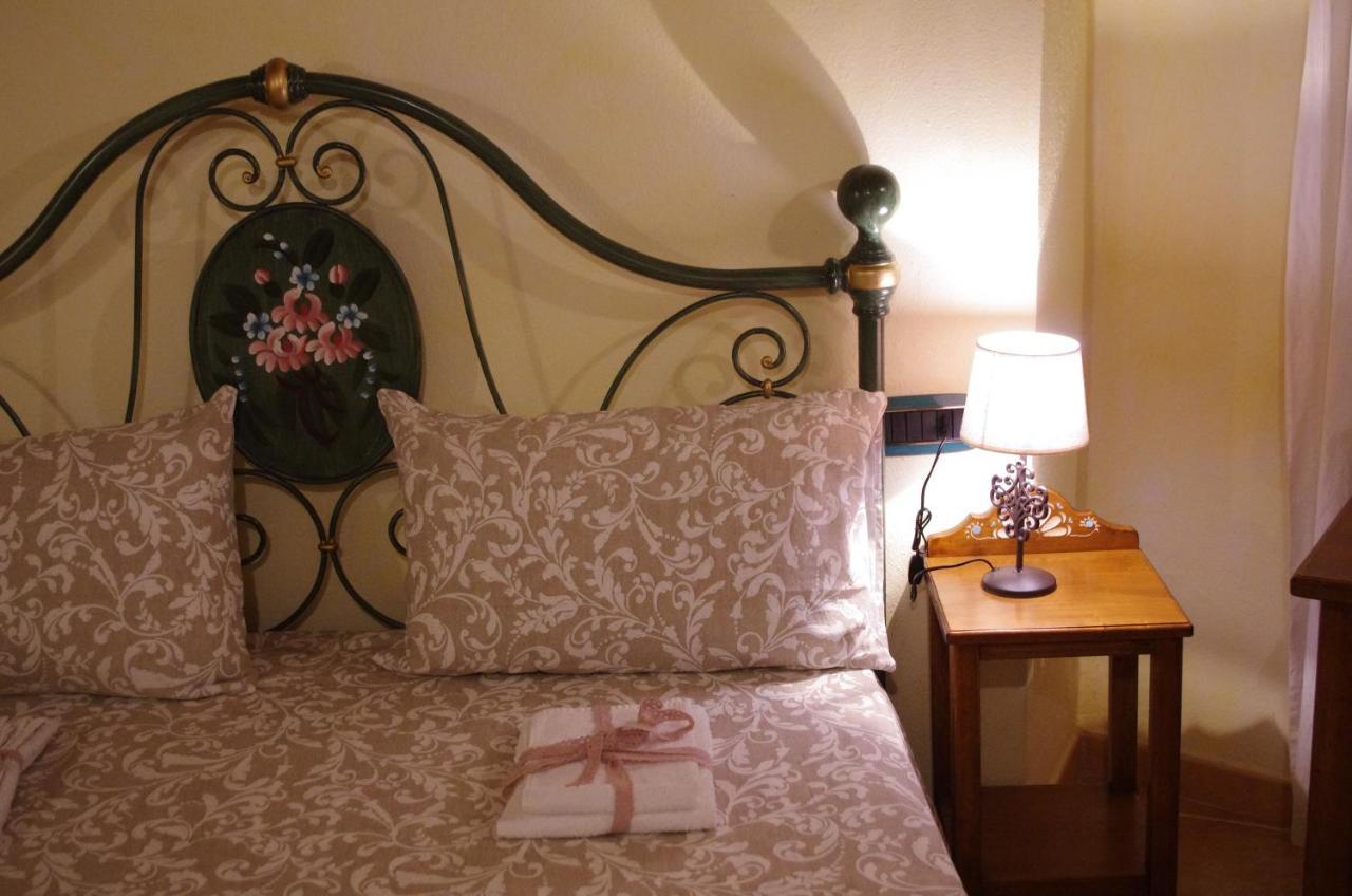 Casa De Ajala - B&B De Charme In Antica Dimora Totalmente Ristrutturata E Dotata Di Tutti I Confort Bagni Privati Spazio Living Patio Esterno Ambienti Climatizzati Degustazioni Prodotti Locali Làconi 외부 사진