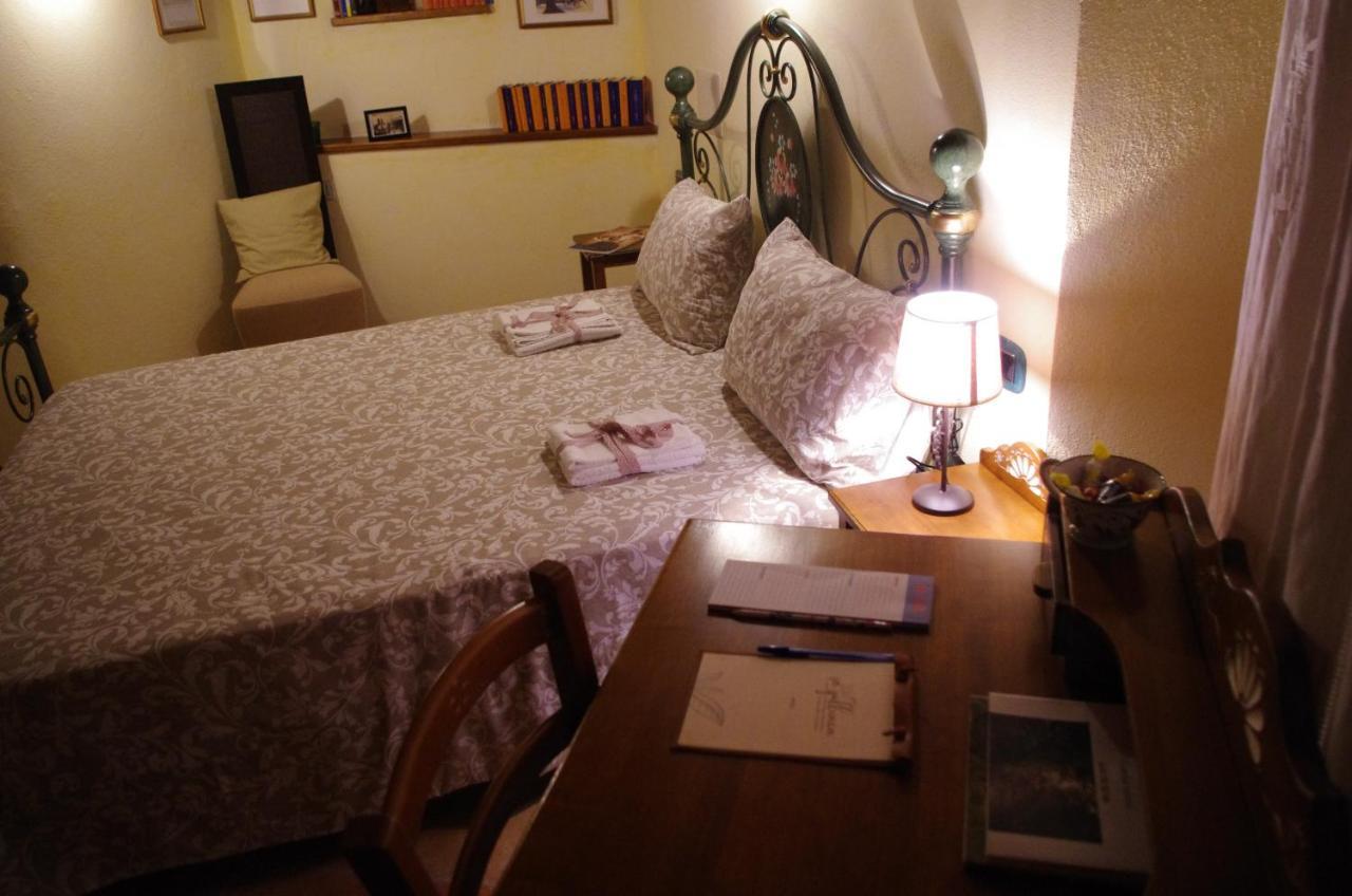 Casa De Ajala - B&B De Charme In Antica Dimora Totalmente Ristrutturata E Dotata Di Tutti I Confort Bagni Privati Spazio Living Patio Esterno Ambienti Climatizzati Degustazioni Prodotti Locali Làconi 외부 사진
