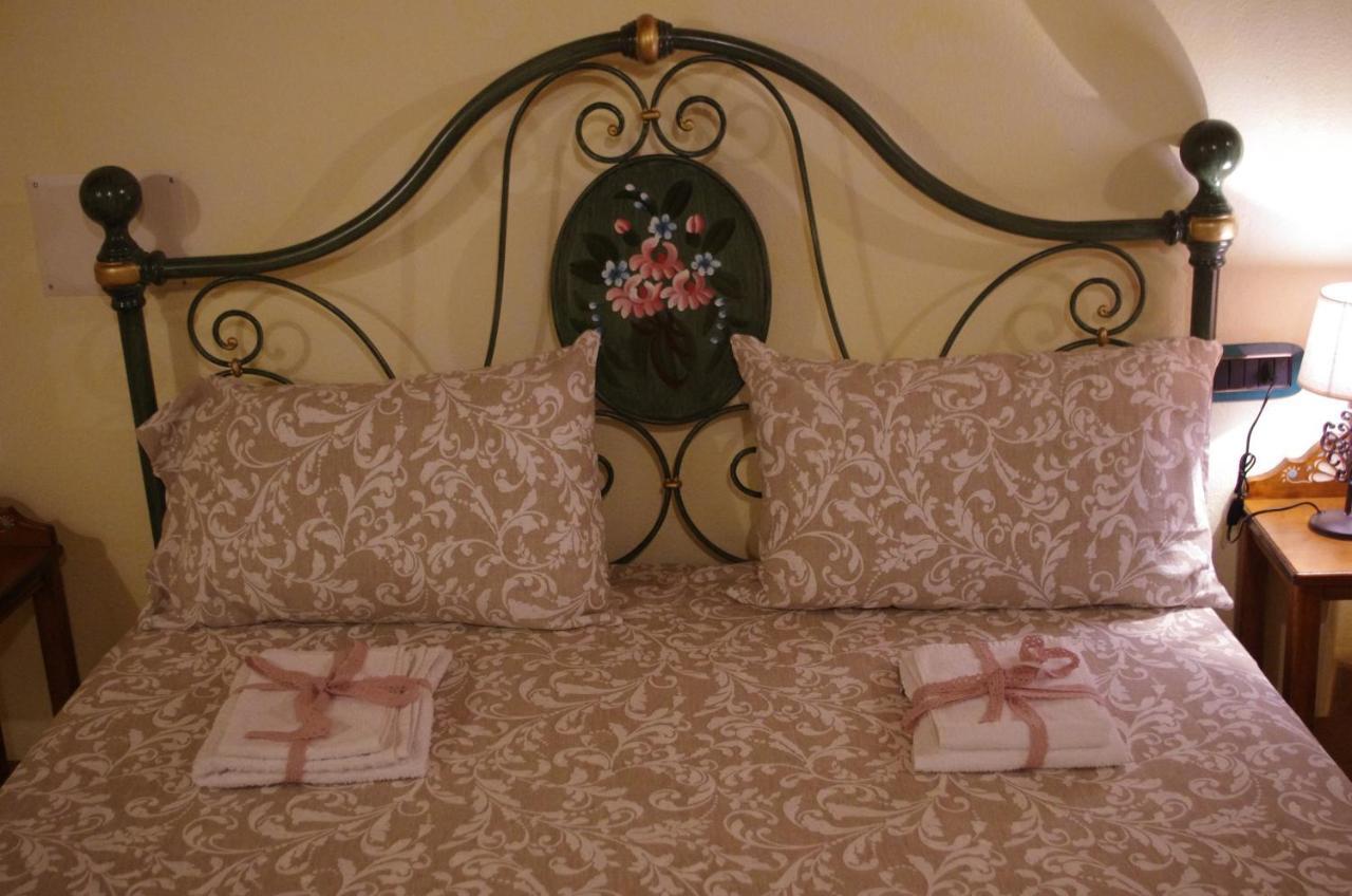 Casa De Ajala - B&B De Charme In Antica Dimora Totalmente Ristrutturata E Dotata Di Tutti I Confort Bagni Privati Spazio Living Patio Esterno Ambienti Climatizzati Degustazioni Prodotti Locali Làconi 외부 사진