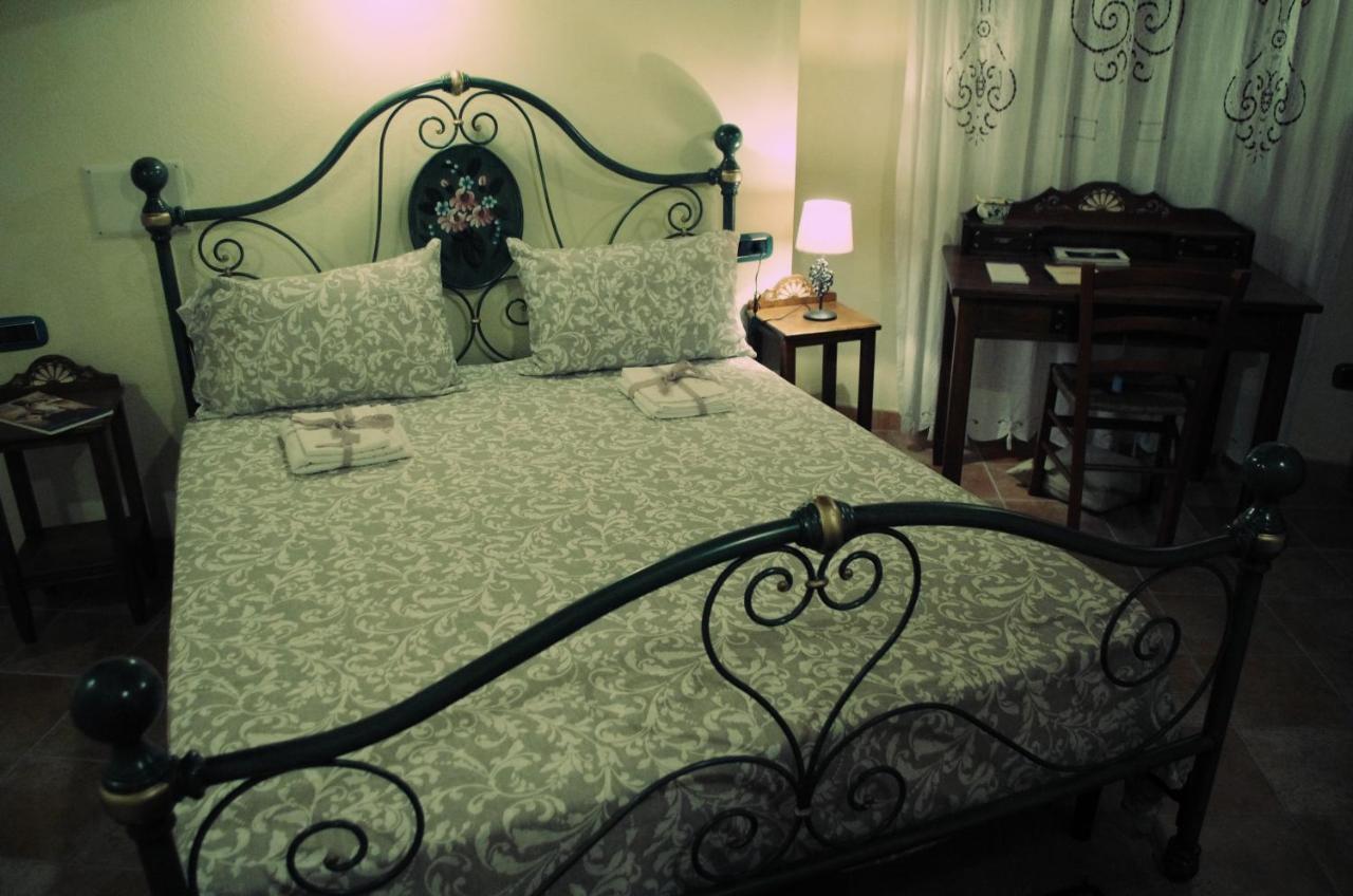 Casa De Ajala - B&B De Charme In Antica Dimora Totalmente Ristrutturata E Dotata Di Tutti I Confort Bagni Privati Spazio Living Patio Esterno Ambienti Climatizzati Degustazioni Prodotti Locali Làconi 외부 사진