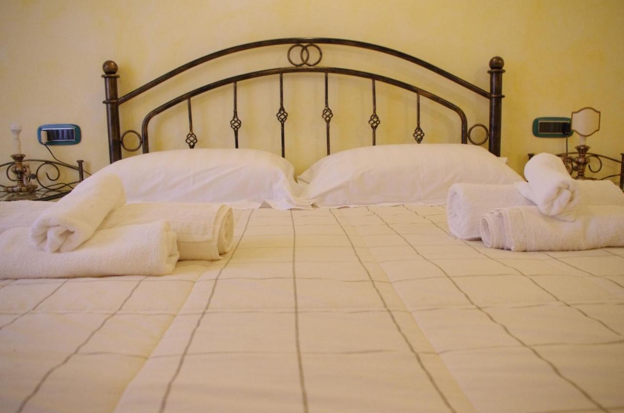 Casa De Ajala - B&B De Charme In Antica Dimora Totalmente Ristrutturata E Dotata Di Tutti I Confort Bagni Privati Spazio Living Patio Esterno Ambienti Climatizzati Degustazioni Prodotti Locali Làconi 외부 사진
