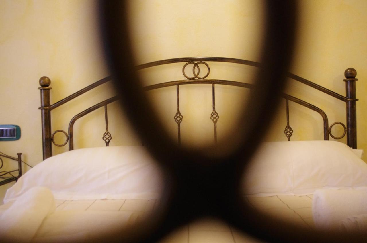 Casa De Ajala - B&B De Charme In Antica Dimora Totalmente Ristrutturata E Dotata Di Tutti I Confort Bagni Privati Spazio Living Patio Esterno Ambienti Climatizzati Degustazioni Prodotti Locali Làconi 외부 사진