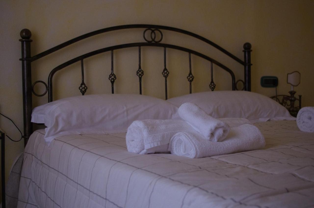 Casa De Ajala - B&B De Charme In Antica Dimora Totalmente Ristrutturata E Dotata Di Tutti I Confort Bagni Privati Spazio Living Patio Esterno Ambienti Climatizzati Degustazioni Prodotti Locali Làconi 외부 사진