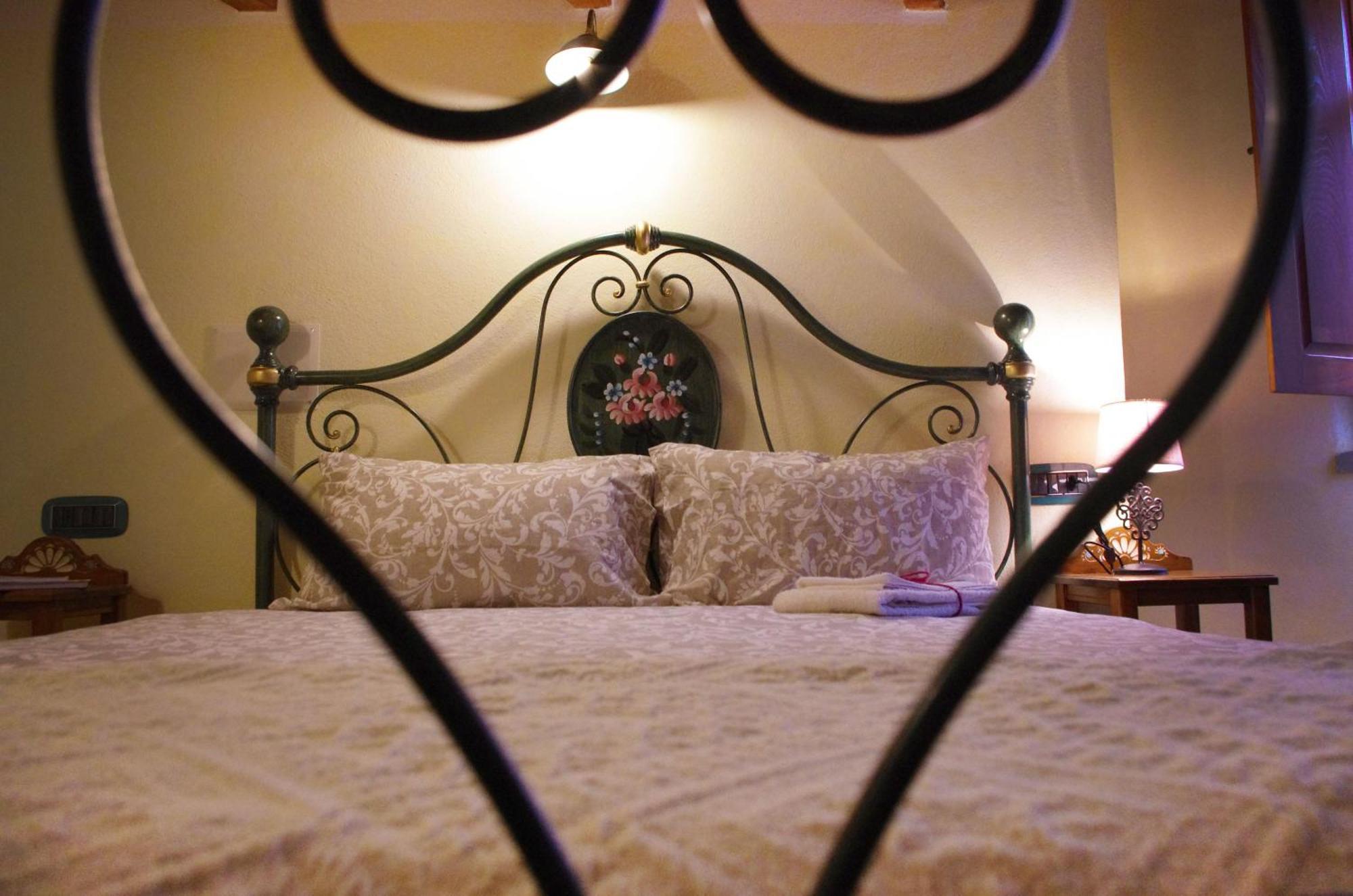 Casa De Ajala - B&B De Charme In Antica Dimora Totalmente Ristrutturata E Dotata Di Tutti I Confort Bagni Privati Spazio Living Patio Esterno Ambienti Climatizzati Degustazioni Prodotti Locali Làconi 외부 사진